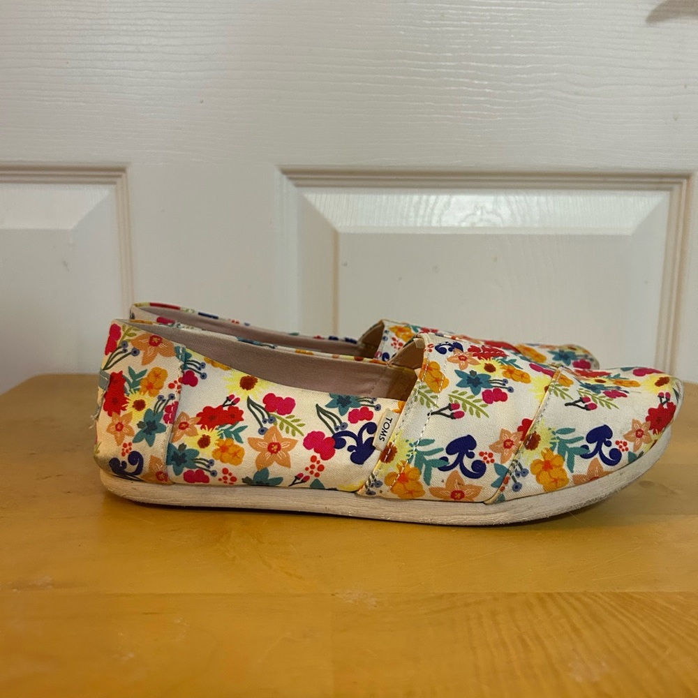 Toms floral alpargatas, size 7.5